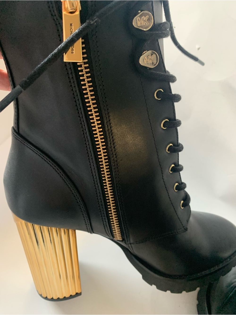 New Michael Kors Leather Lace-Up Ankle Boot with Gold Block Heel Size 7 M - Picture 6 of 6